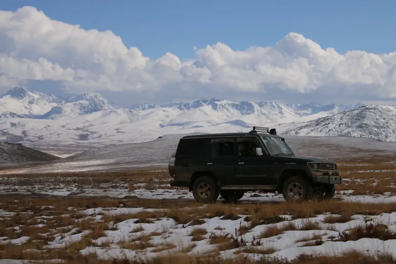 Explore the snowy mountains of Gilgit by SUV